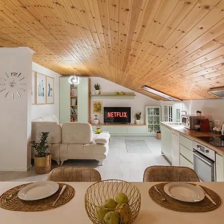 Lägenhet Loft By Holistay *