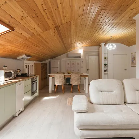 Lägenhet Loft By Holistay *