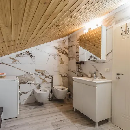 Loft By Holistay Lägenhet Tirana