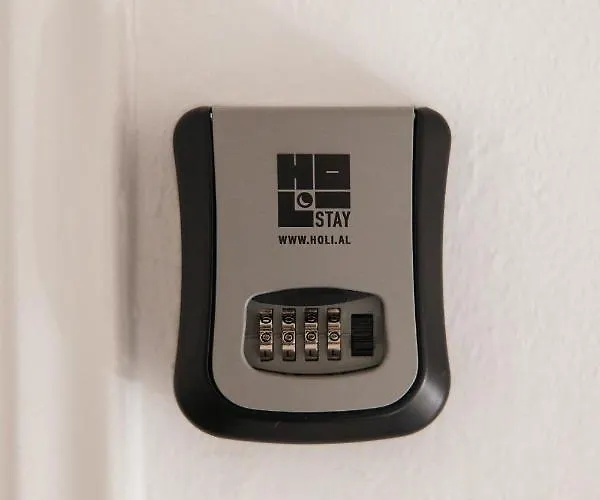 Loft By Holistay Τίρανα